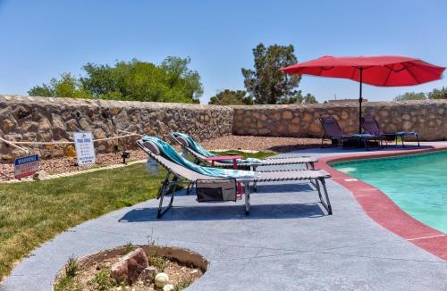 El Paso House | Home with Mountain View/Pool/Tub