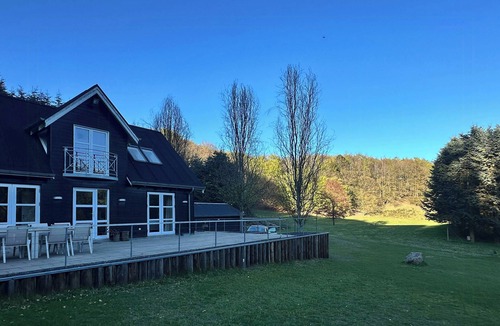Nibe House | Home with red deer on 23 hectares of natural land