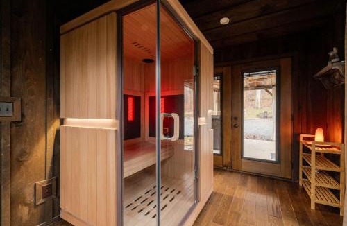 Piney Flats House | Home with Sauna & Hot Tub & Lake Access