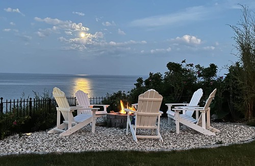 Plymouth House | Home with spectacular panoramic ocean views from a bluff high above Cape Cod Bay