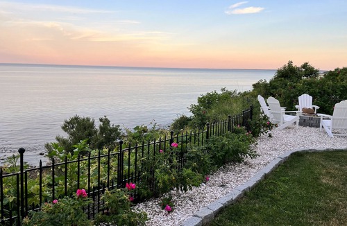 Plymouth House | Home with spectacular panoramic ocean views from a bluff high above Cape Cod Bay