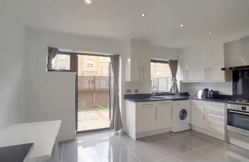 Isle of Dogs House | Home Within The City