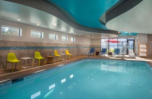 Larkspur Hotel | Home2 Suites By Hilton Bend, Or