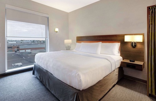 Dorval Hotel | Home2 Suites by Hilton Montreal Dorval