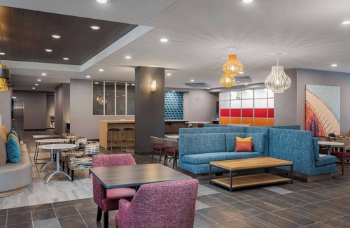 Encanto Hotel | Home2 Suites BY Hilton Phoenix Midtown