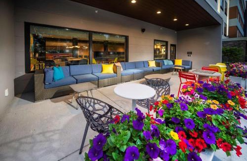 South Loop Hotel | Home2 Suites By Hilton Minneapolis-Mall of America