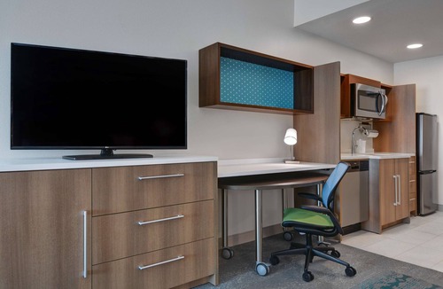 Fort Myers Hotel | Home2 Suites by Hilton Fort Myers Colonial Blvd