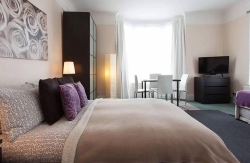 Southfield House | Home2Home-Rooms