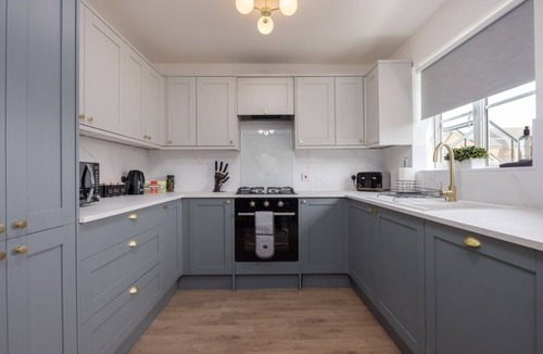 Leeds House | Homebird Property- Maison Deluxe