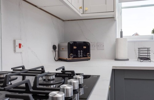 Leeds House | Homebird Property- Maison Deluxe