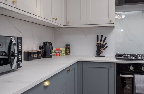 Leeds House | Homebird Property- Maison Deluxe