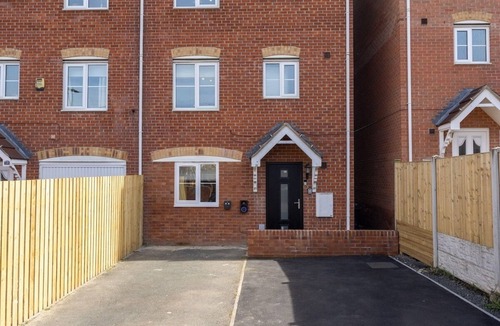 Leeds House | Homebird Property- Maison Deluxe