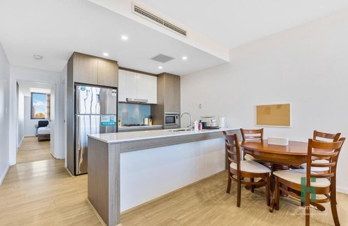 Homebush Apartment | Homebush EventHub Contemporary 2B2B Apt