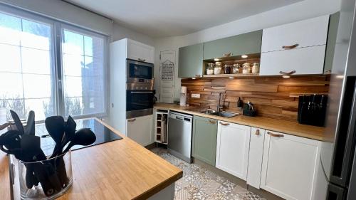 Estreboeuf House | HomeBYus