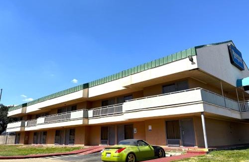 Wetmore Hotel | Homegate Studios & Suites San Antonio Medical Center