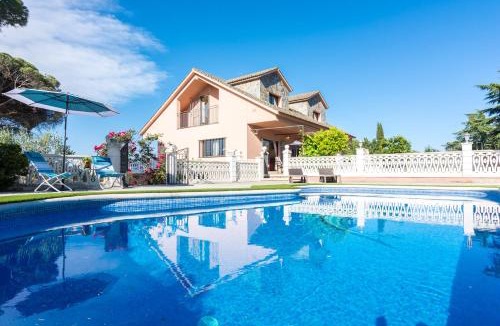 Tordera Villa | HomeHolidaysRentals Corts