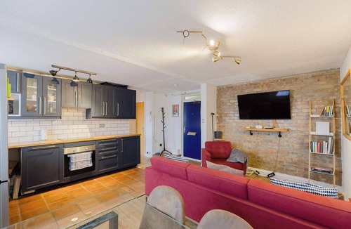 Shadwell Apartment | Homely 1BD Flat by the River Thames Shadwell