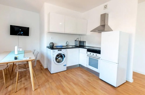 Barajas Apartment | Homely 2 Bedroom Apartment in Barajas