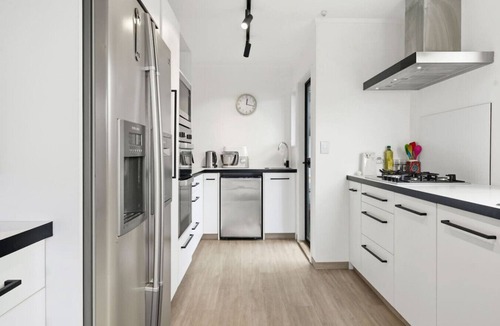 Mount Eden House | Homely 3BR Mt Eden Townhouse with Parking