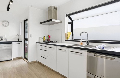 Mount Eden House | Homely 3BR Mt Eden Townhouse with Parking