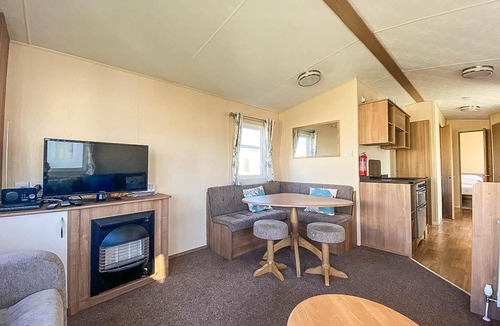 Swalecliffe House | Homely 8 berth caravan with side decking and ramp access in Kent, ref 47018H