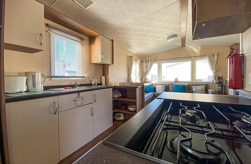 Swalecliffe House | Homely 8 berth caravan with side decking and ramp access in Kent, ref 47018H