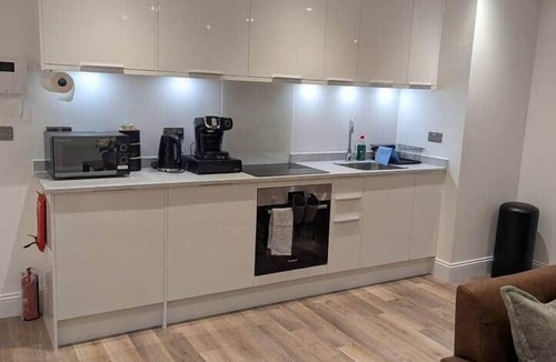 Gravesend Apartment | Homely and Lush 1 Bed Apartment at Gravesend