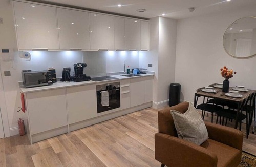 Gravesend Apartment | Homely and Lush 1 Bed Apartment at Gravesend