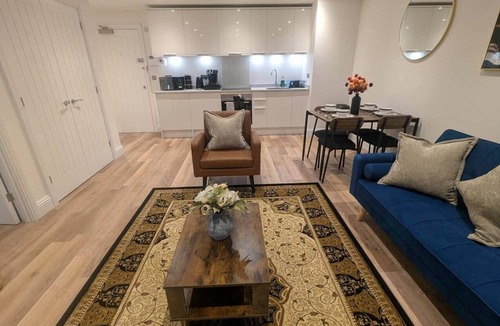 Gravesend Apartment | Homely and Lush 1 Bed Apartment at Gravesend