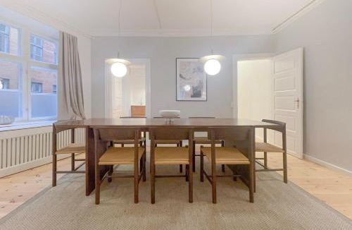 Copenhagen City Centre Apartment | Homely Apartment by CPH Canals