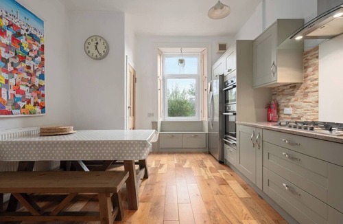 Bonnington Apartment | Homely Central 2 bedroom - Pass the Keys