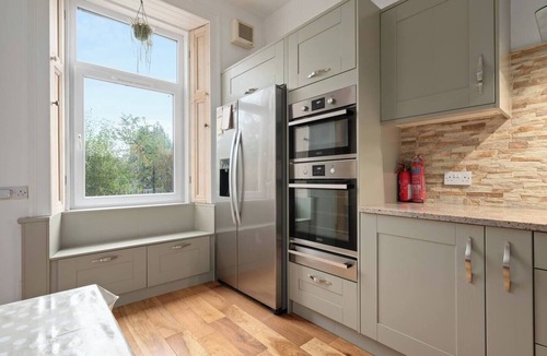 Bonnington Apartment | Homely Central 2 bedroom - Pass the Keys