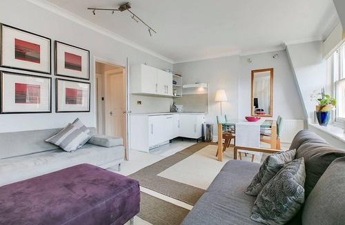 Redcliffe Apartment | HOMELY .!