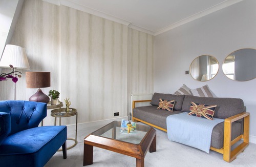 Redcliffe Apartment | HOMELY .!