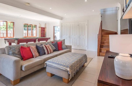 Bardon House | Homely Hideaway /Bardon