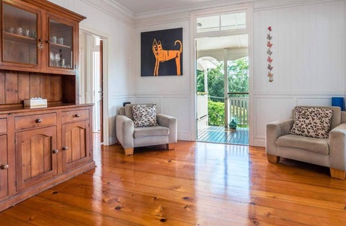 Bardon House | Homely Hideaway /Bardon