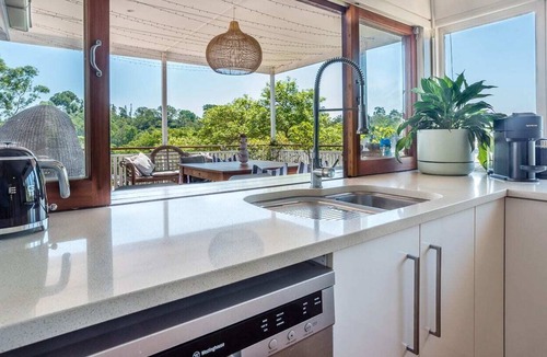 Bardon House | Homely Hideaway /Bardon