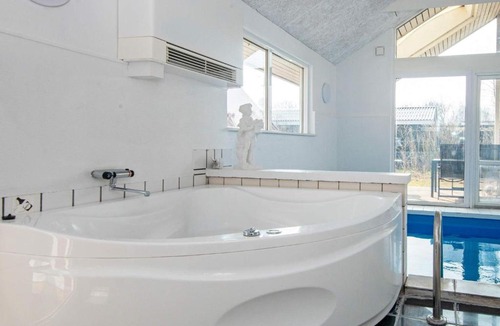 Pøt Strandby House | Homely Holiday Home in Juelsminde with Sauna