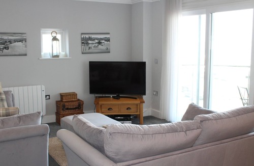 Cowes Apartment | Homely Luxury Waterfront Apartment