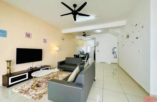 Bandar Sri Sendayan House | Homely, Secluded, Wi-Fi, Air-conditioned