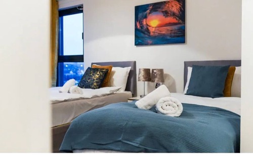 George Green Apartment | Homely Spacious 2 Bed 2 Bath Residence