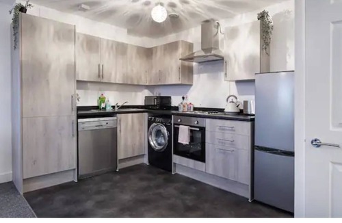 George Green Apartment | Homely Spacious 2 Bed 2 Bath Residence