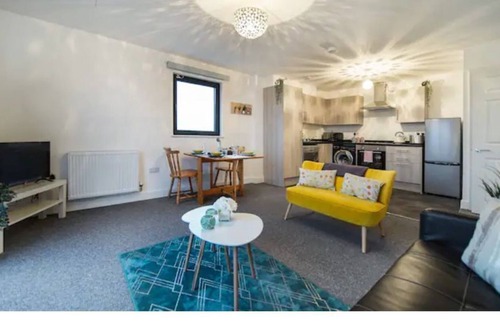 George Green Apartment | Homely Spacious 2 Bed 2 Bath Residence