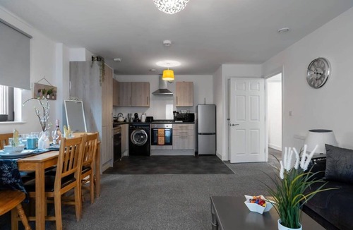 George Green Apartment | Homely Spacious 2 Bed 2 Bath Residence