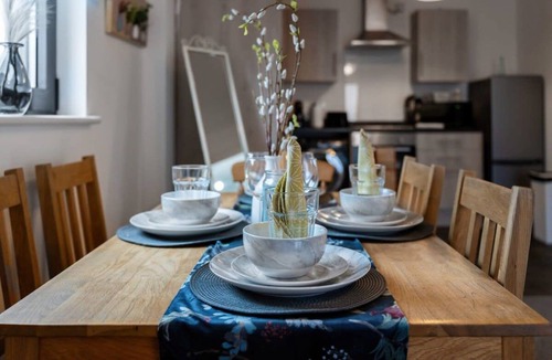 George Green Apartment | Homely Spacious 2 Bed 2 Bath Residence