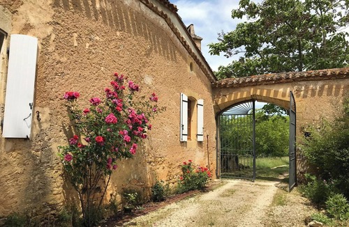 Blanquefort-sur-Briolance Villa | Homerez - Villa in Blanquefort-sur-Briolance