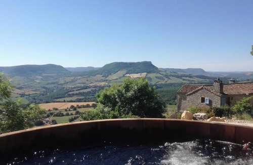 Saint-Georges-de-Luzencon House | Homerez - House, Saint-Georges.