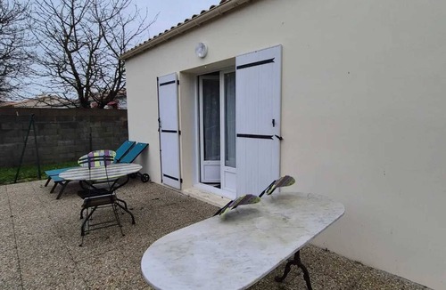 Saint-Hilaire-de-Chaleons House | Homerez - House in Saint-Hilaire-de-Chaléons