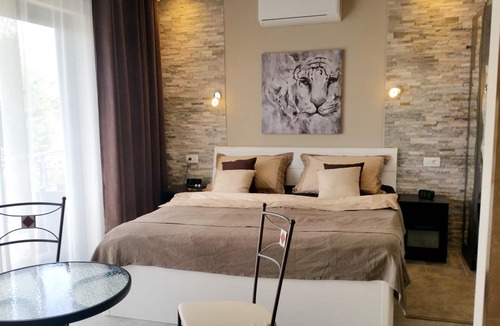 Vantacici Villa | Homerez - 100 m away from the beach! Big villa with swimming-pool and jacuzzi
