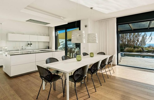 Urbanizacion Costabella Villa | Homerez - 2 m away from the beach! Villa with swimming-pool, jacuzzi and garden